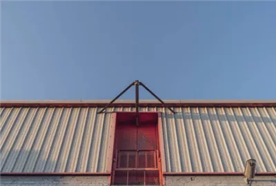 Utforske holdbarheten til et stående sømmetalltakssystem